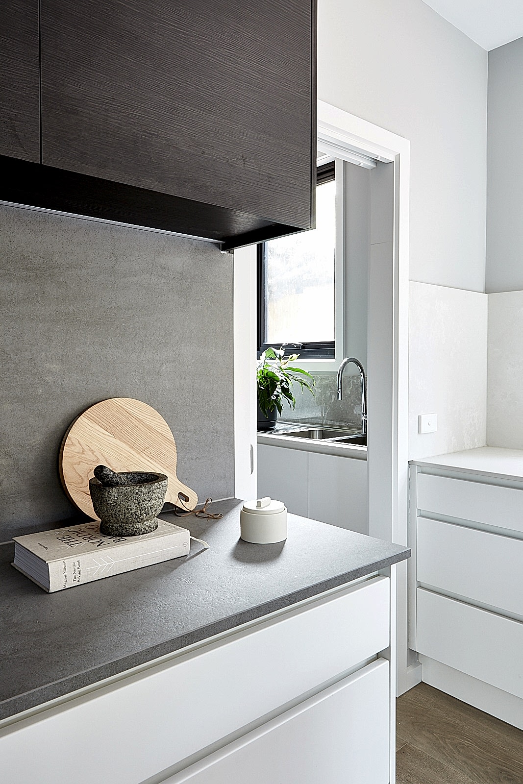 kitchen-design-black-wenge-polytec-eclectic-creative-melbourne