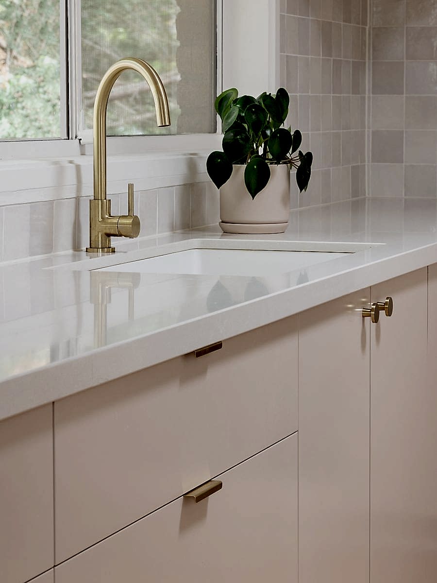 eclectic-creative-kitchen-sink-undermount