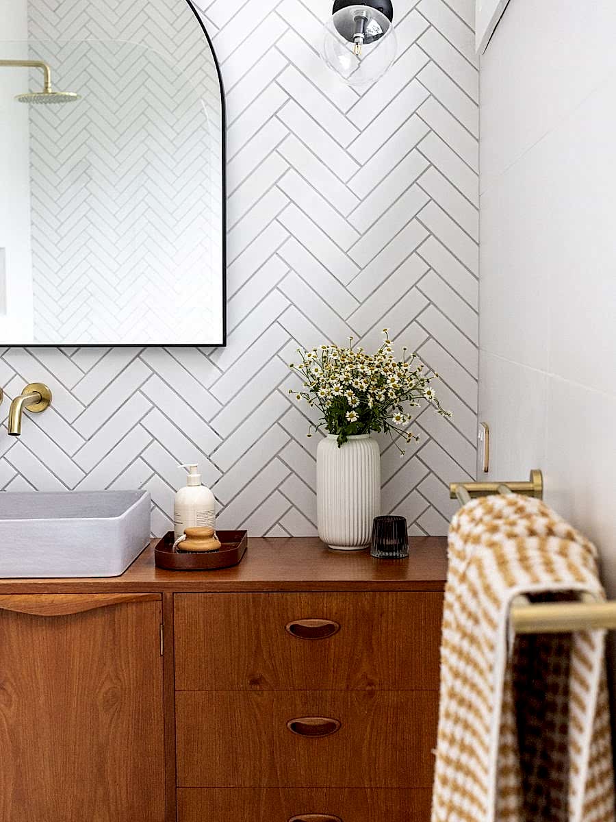 eclectic-creative-midcentury-home-interior-design-bathroom-renovation
