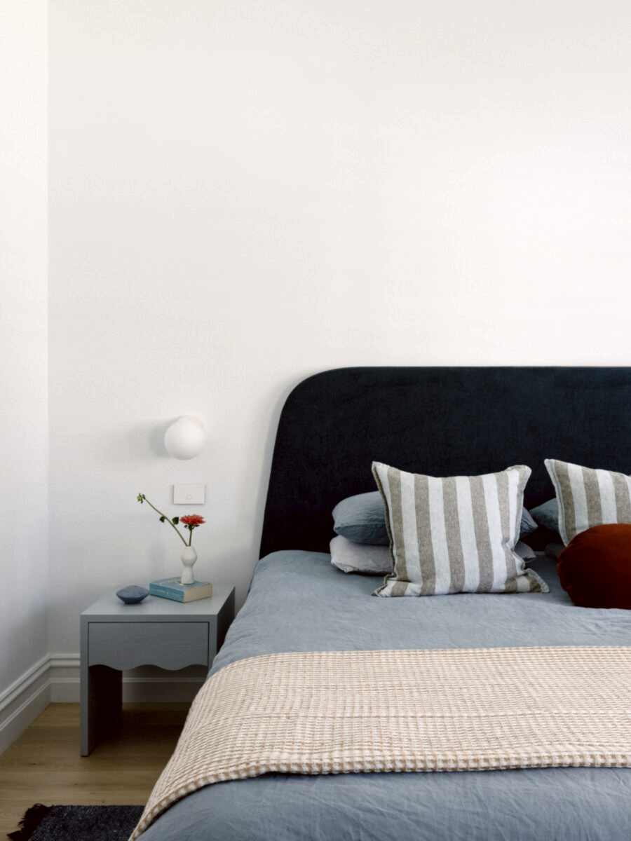 eclectic-creative-bedside-details-styling